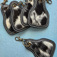 Load image into Gallery viewer, 10pc Hair-On Cowhide Keychain – Cow Tag with Leather Borders
