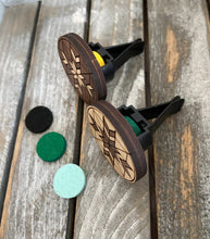 Load image into Gallery viewer, Car air vent essential oil car diffuser clip - wood quilting