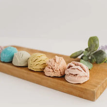 Load image into Gallery viewer, Mini Bubble Scoops bubble bath - Bubble Gum
