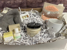 Load image into Gallery viewer, 2024 Christmas Baskets and Grab and Go Gift Boxes
